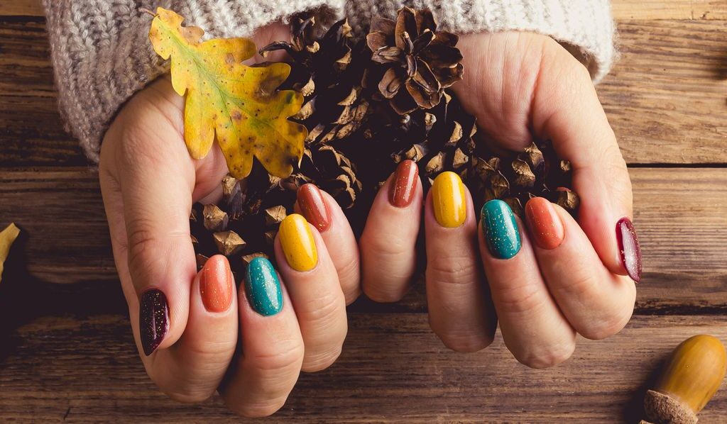 Holiday Nails Salon in N York St, IL (4)