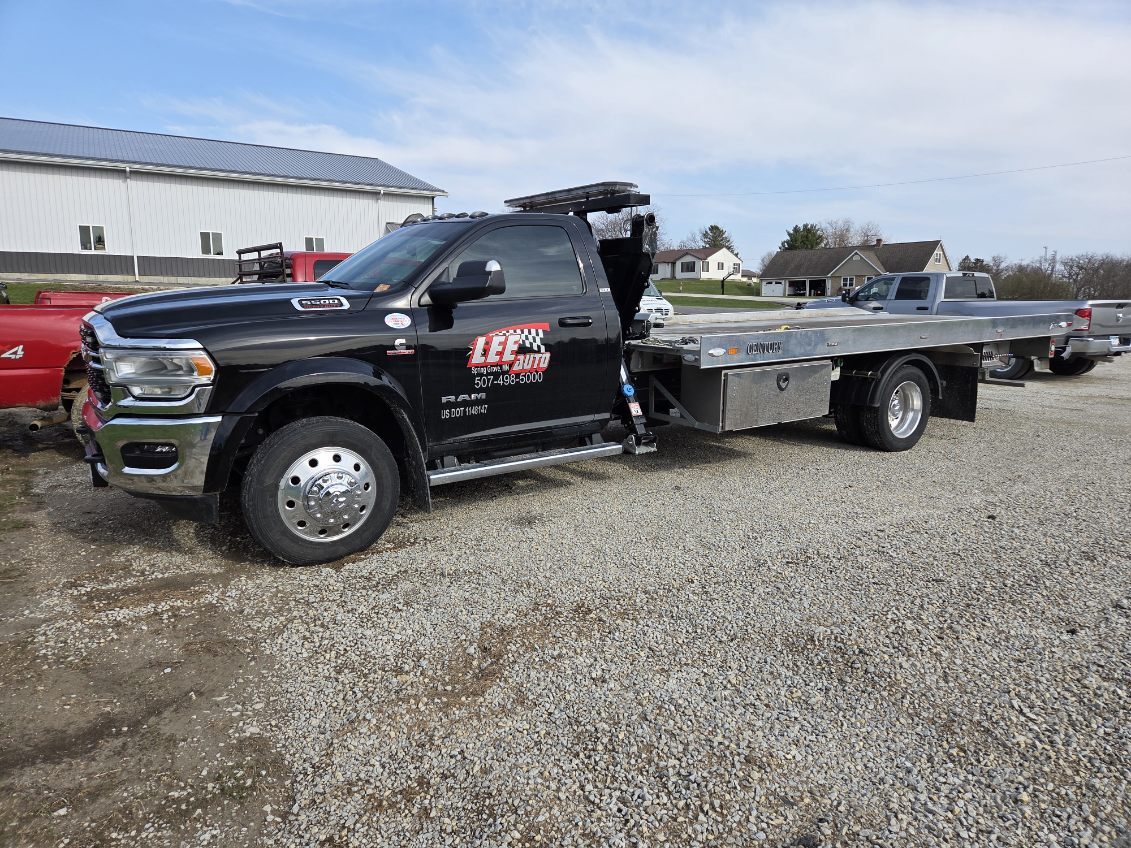 Lee Auto Body in Spring Grove, MN