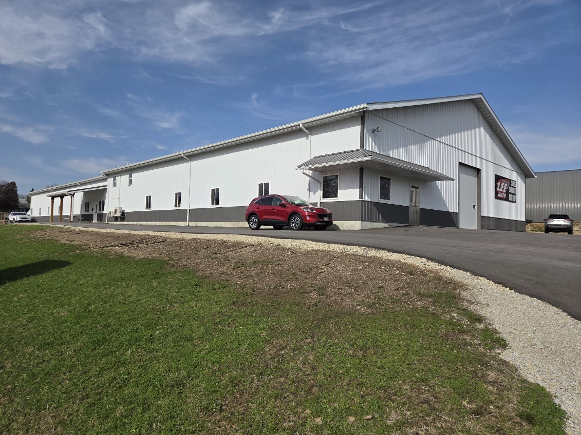 Lee Auto Body in Spring Grove, MN (3)