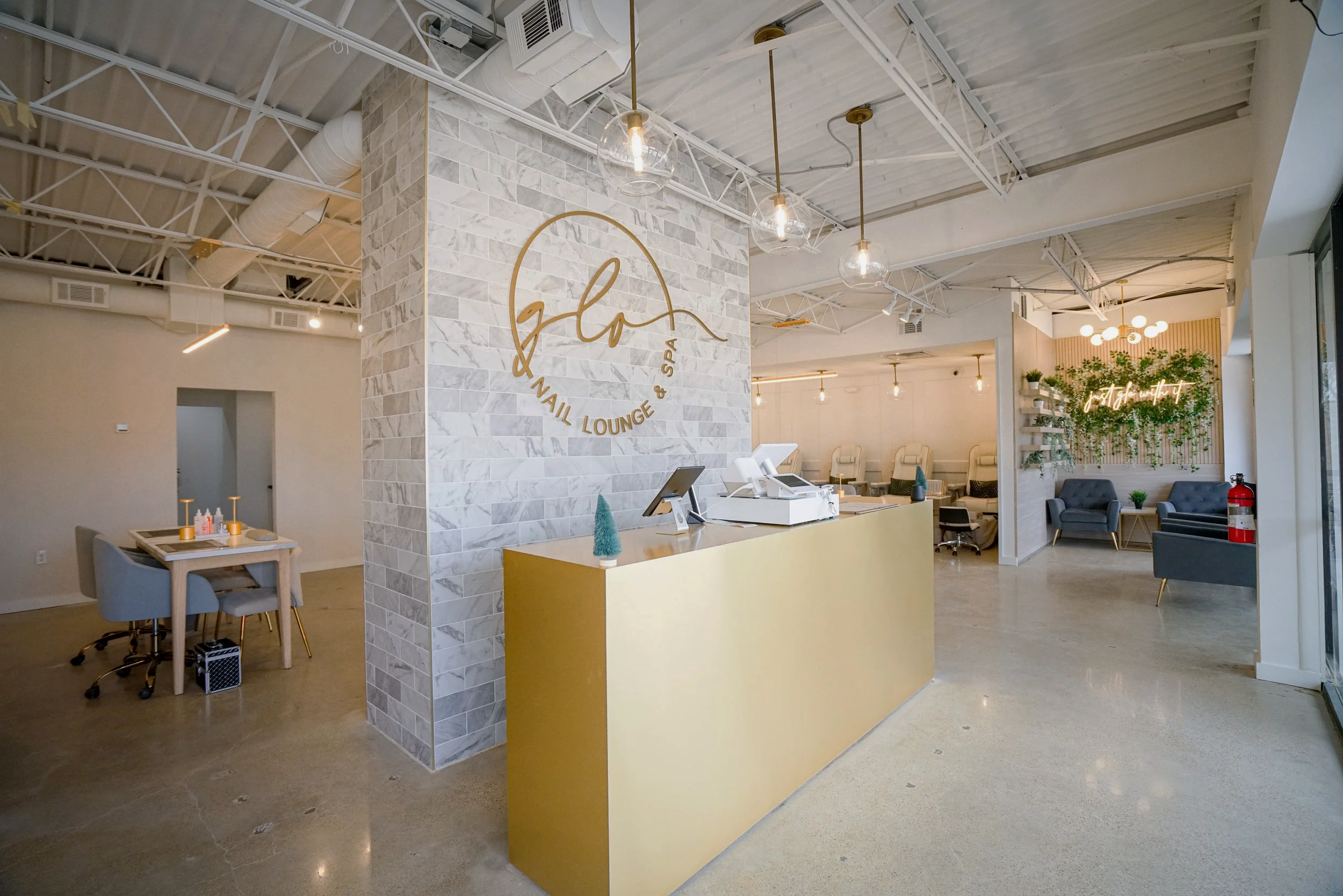 Glo Nail Lounge & Spa in Dallas, TX