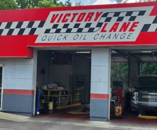 Victory Lane Quick Oil Change (Saline) in Saline, MI