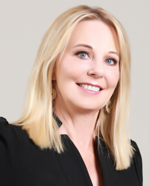 Debbie Hepburn - Real Estate Broker, @properties Christies International in Glenview, IL