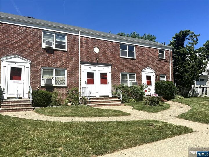 Northern NJ REALTOR, Eileen O'Driscoll in Oradell, NJ (3)