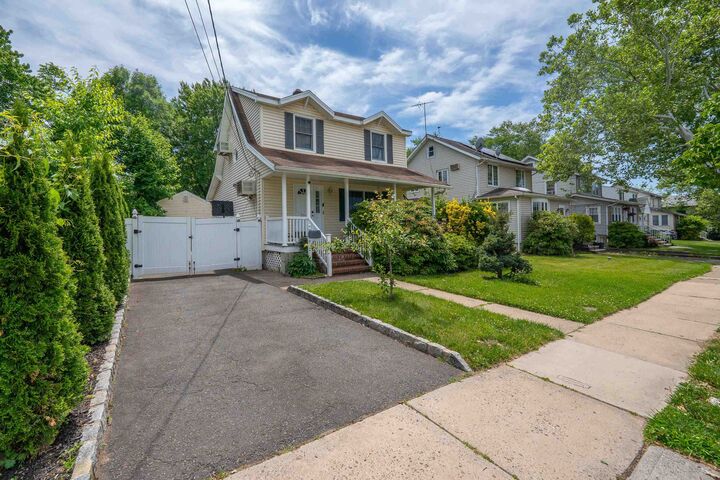 Northern NJ REALTOR, Eileen O'Driscoll in Oradell, NJ (4)