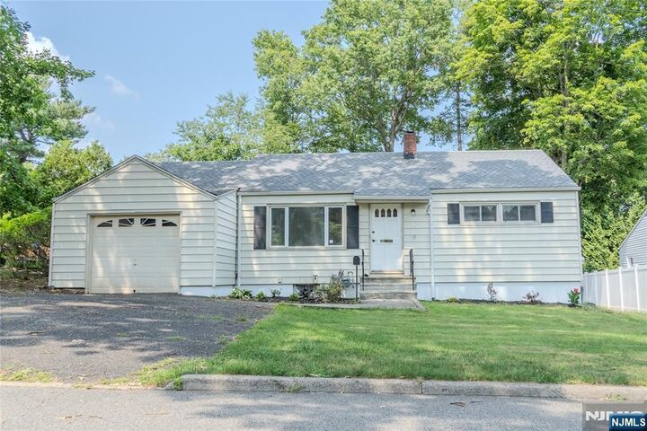 Northern NJ REALTOR, Eileen O'Driscoll in Oradell, NJ (5)