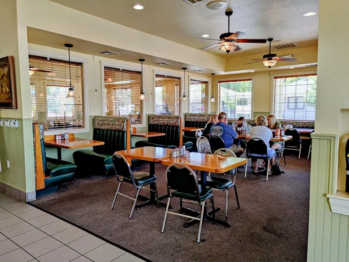 Vittles Family Restaurant in Anderson, CA (5)
