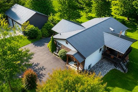 Carly Thompson-Howard Hanna Real Estate in Coshocton, OH (6)