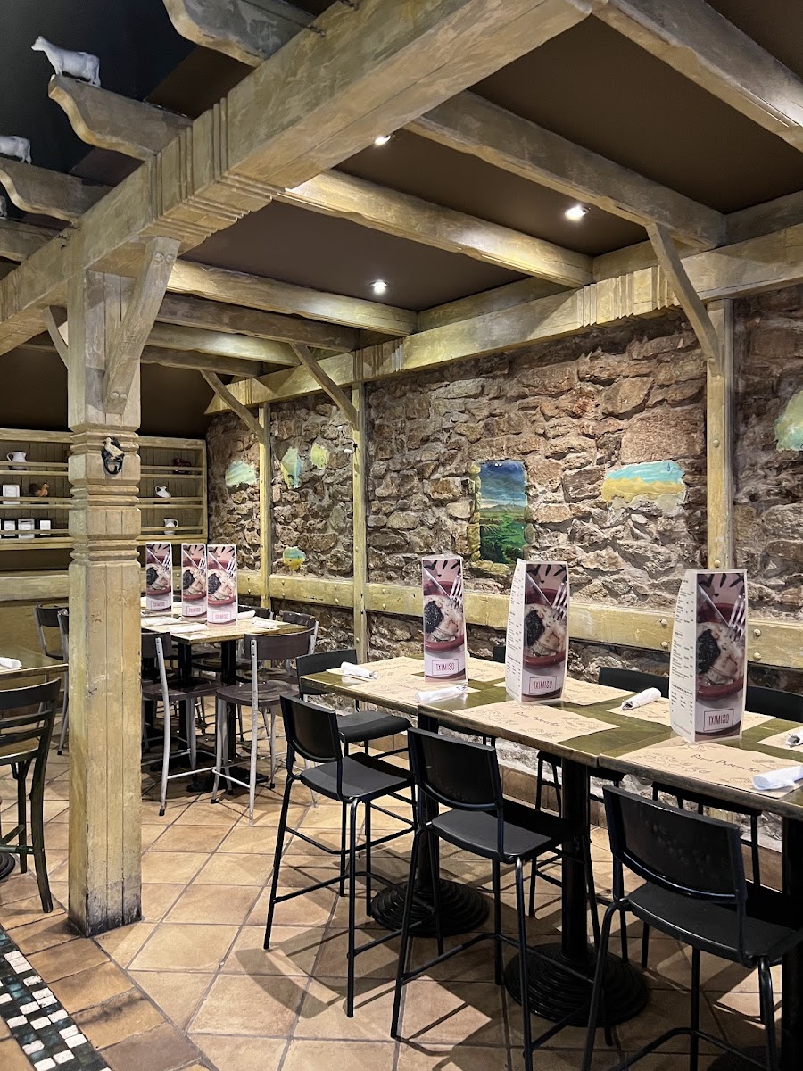 Fred's Steakhouse & Saloon in Altus, OK (2)