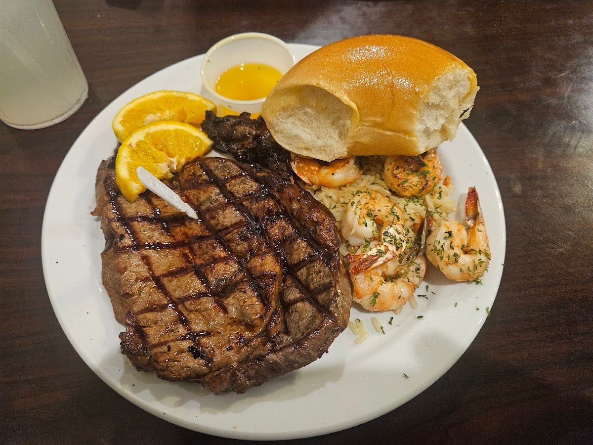 Fred's Steakhouse & Saloon in Altus, OK (3)