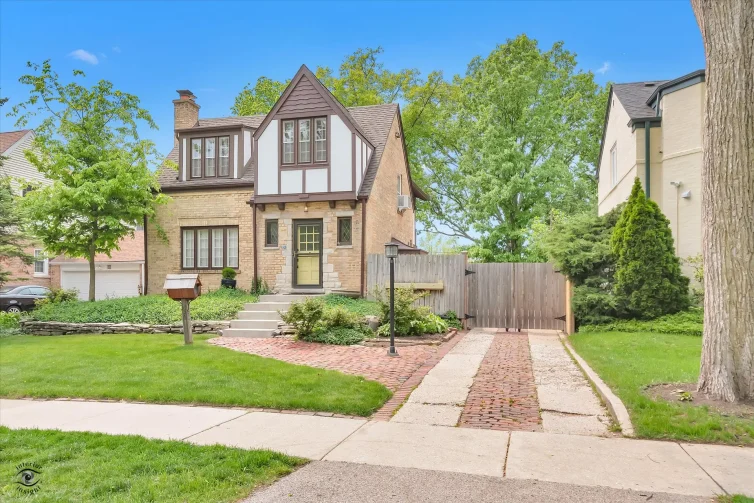 Glenview Realtor Martha May, Berkshire Hathaway HomeServices Chicago in Glenview, IL (5)