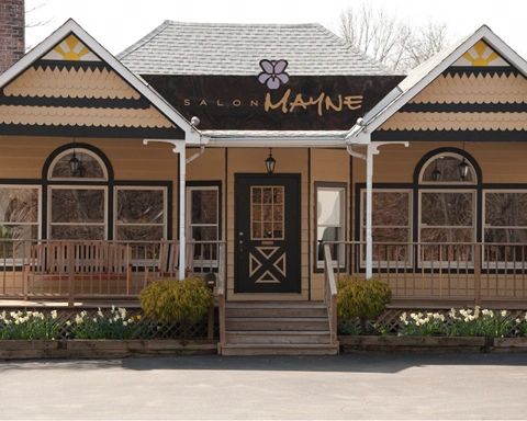 Salon Mayne in Roslyn Heights, NY