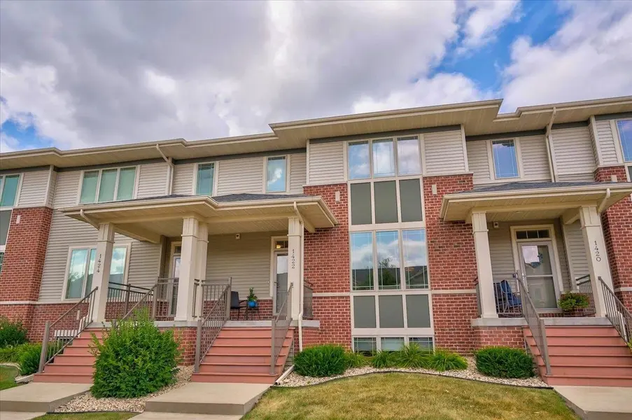 Natally Fisher - Fisher Family Homes - RE/MAX Preferred in Stoughton, WI (4)