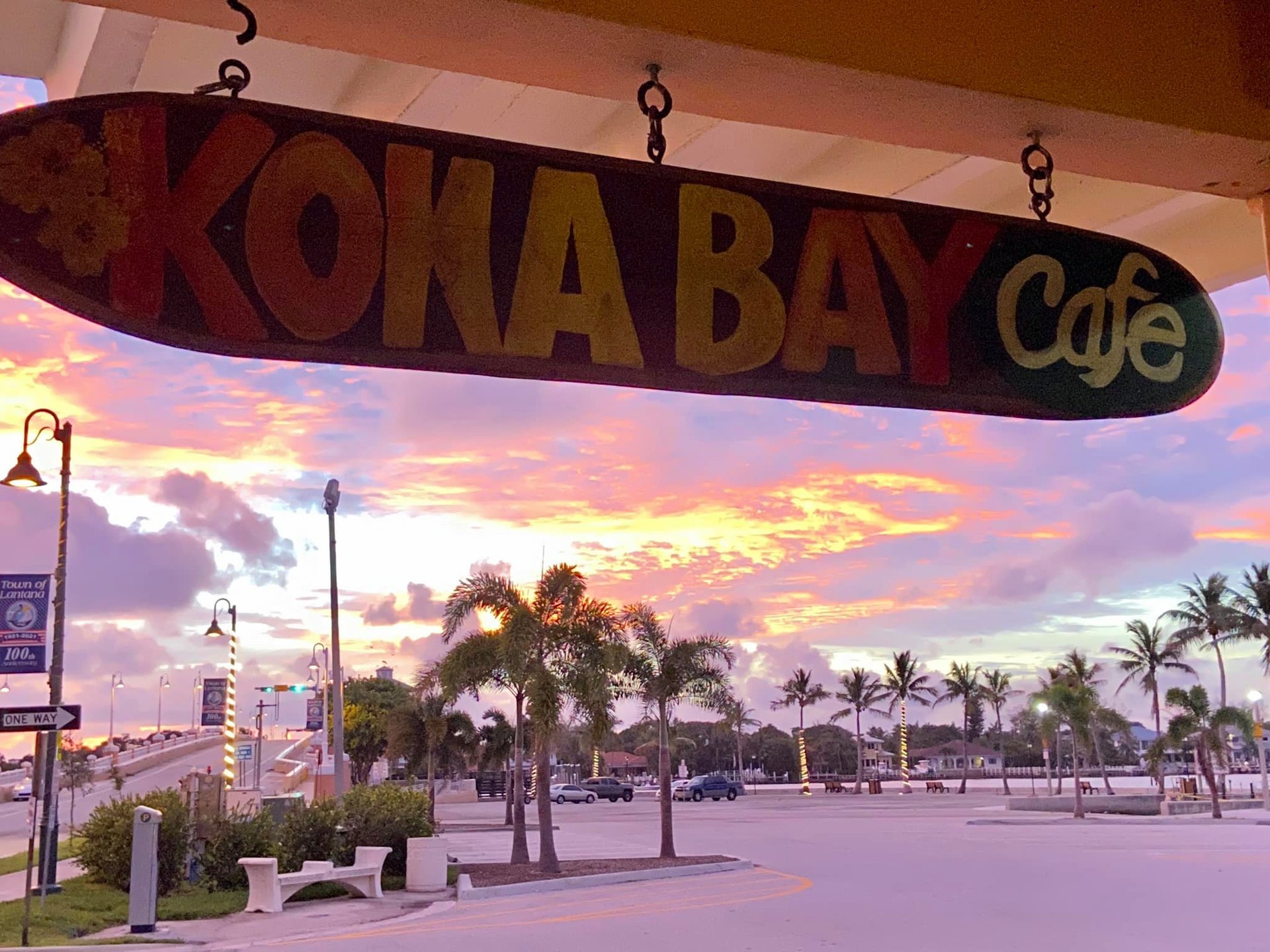 Kona Bay Cafe in Lantana, FL