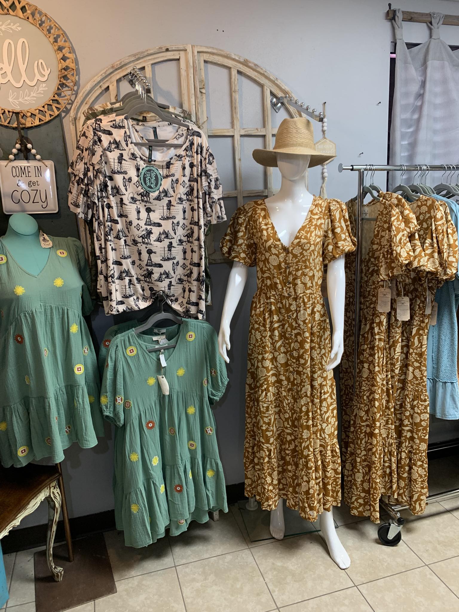Country Gal's Market in Devine, TX (3)