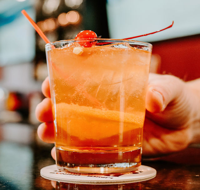 Links and Drinks Indoor Golf and Sports Bar in Oconomowoc, WI (4)