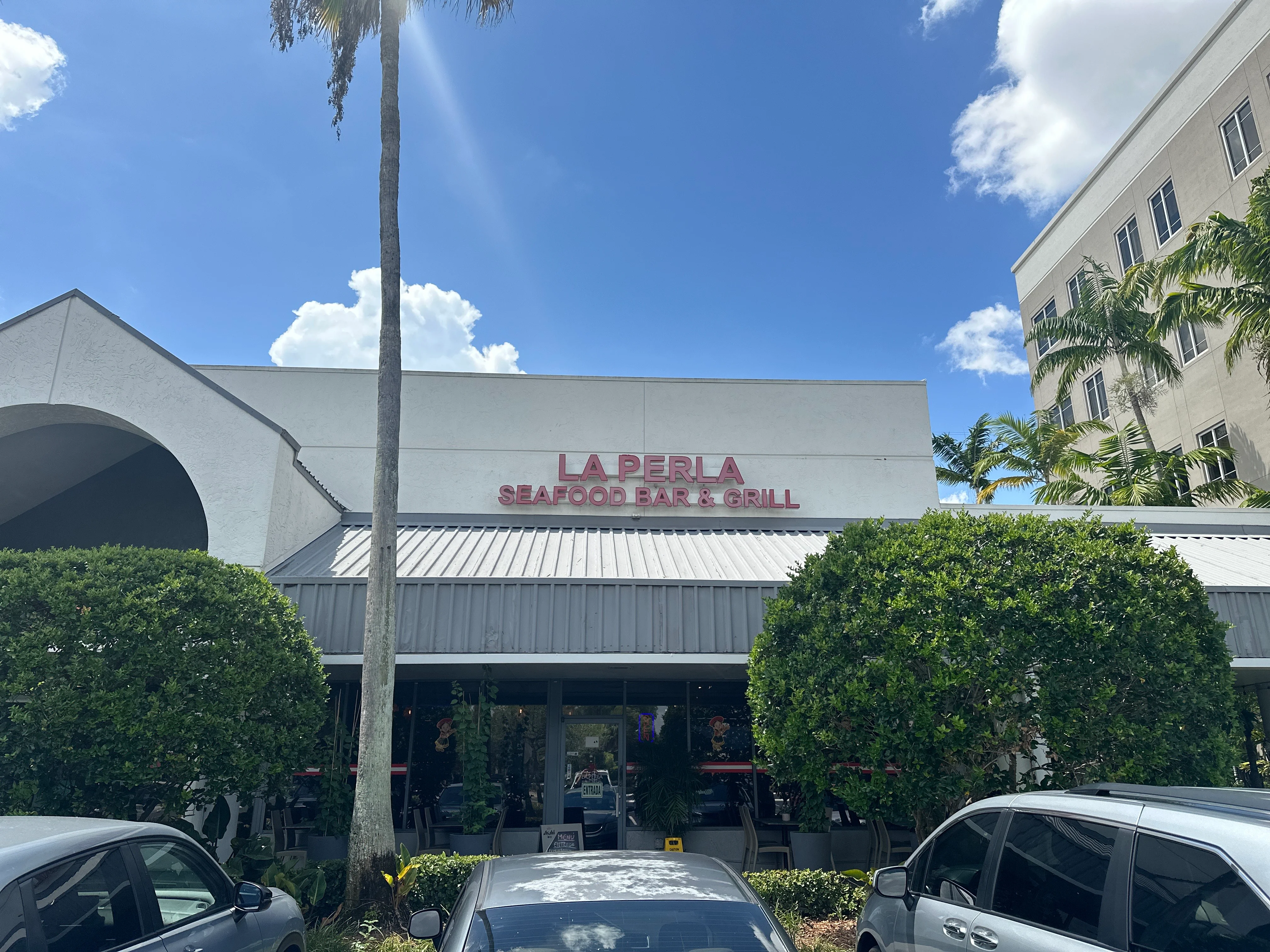 La Perla Seafood Bar & Grill in Weston, FL