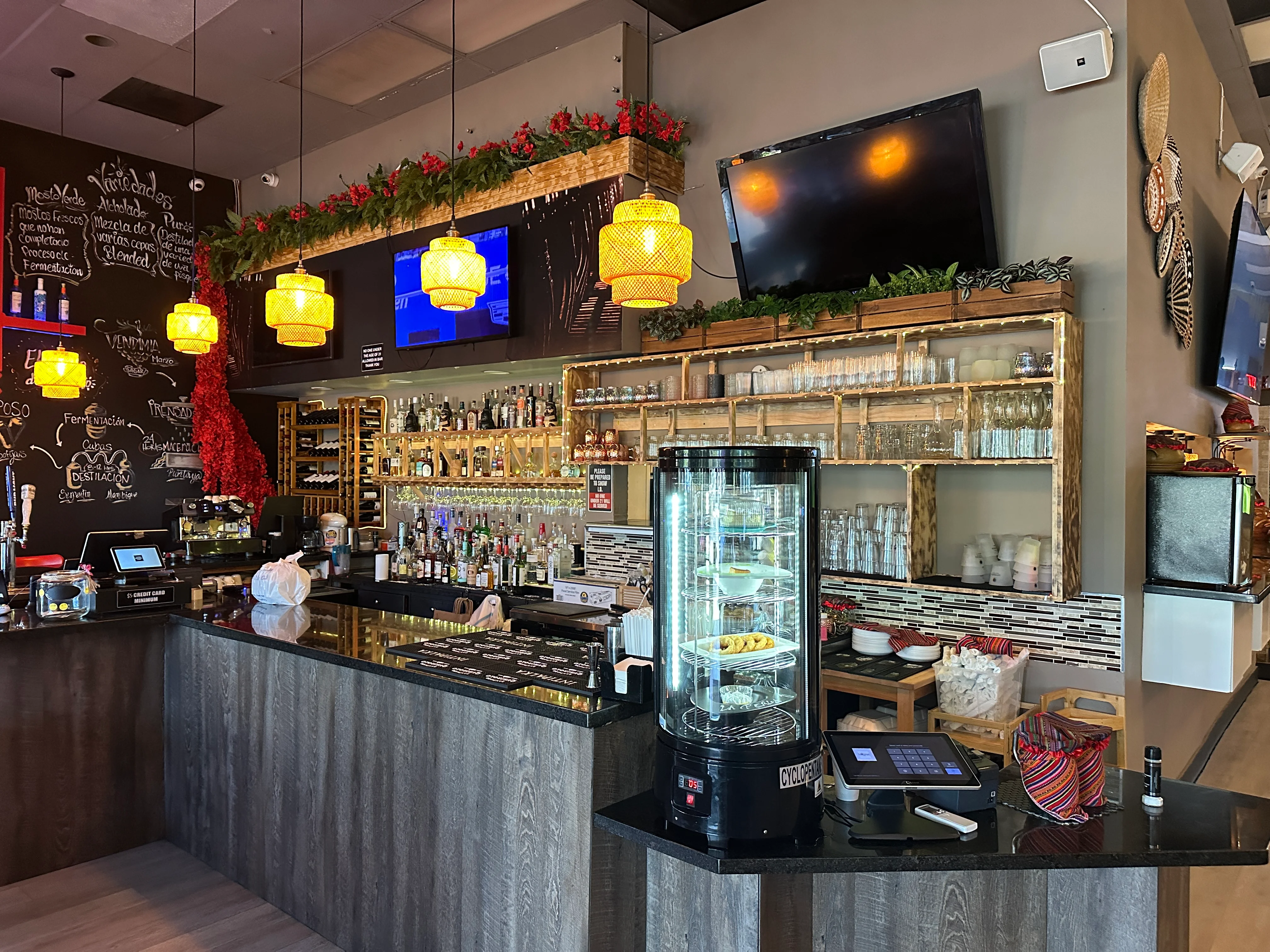 La Perla Seafood Bar & Grill in Weston, FL (2)