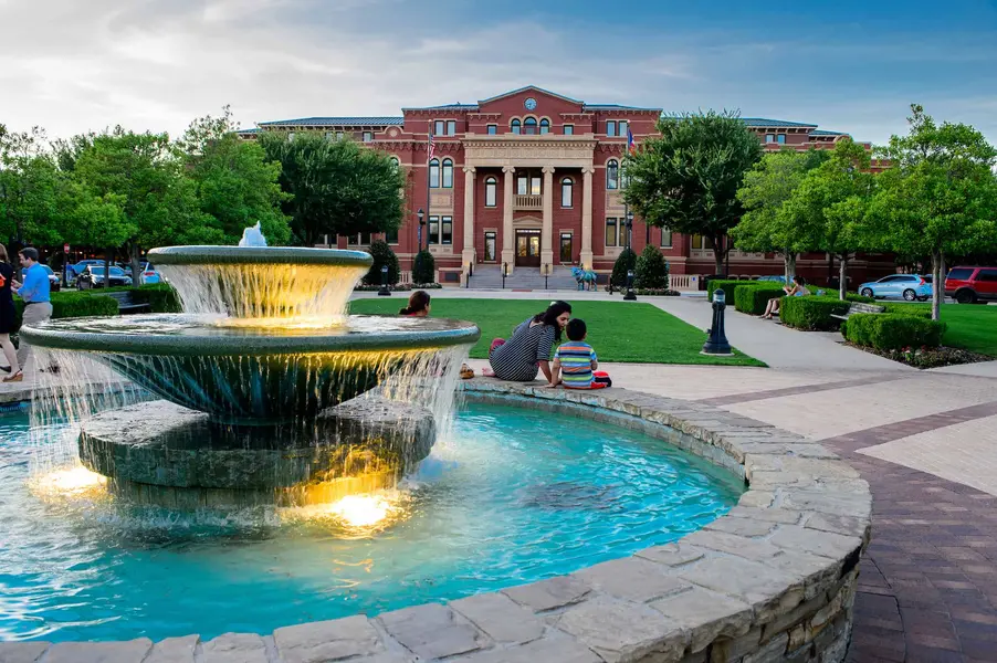 Amy Spock, Realtor - Real Broker, LLC - Fort Worth TX Suburbs and Southlake in Southlake, TX (4)