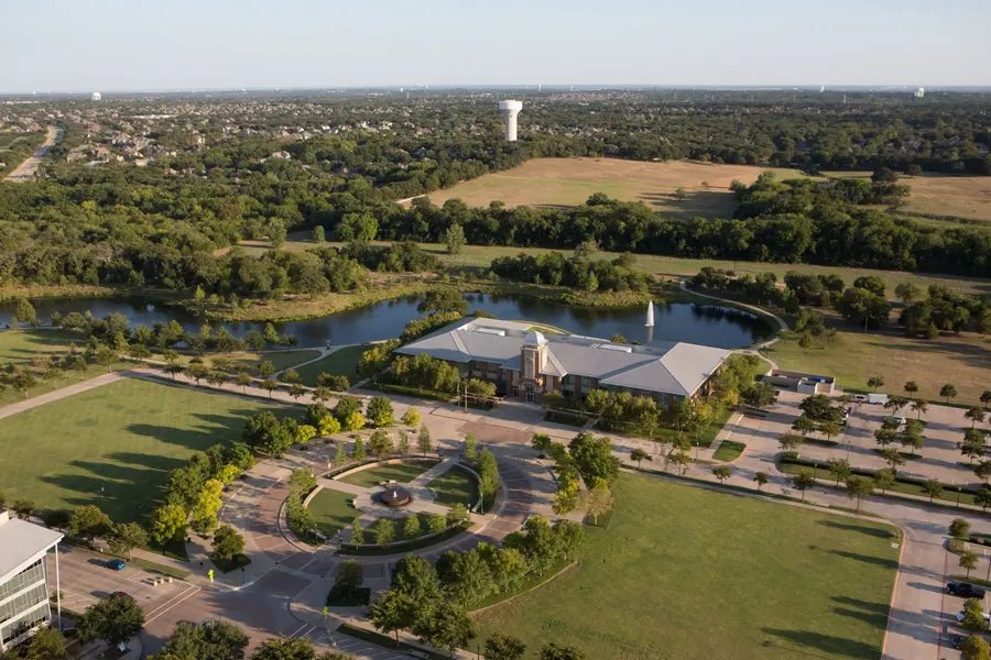 Amy Spock, Realtor - Real Broker, LLC - Fort Worth TX Suburbs and Southlake in Southlake, TX (6)