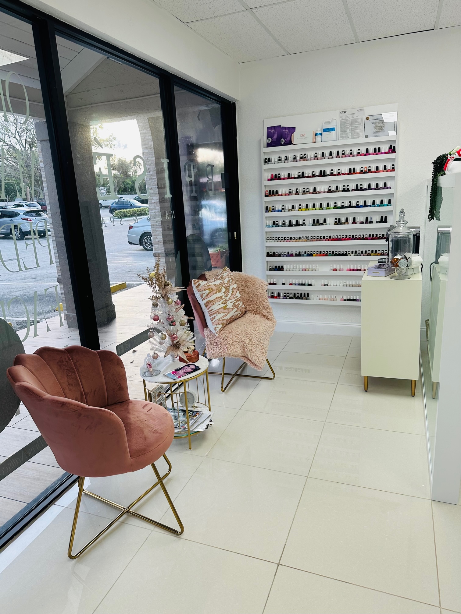 Brisé Nails & Spa in North Palm Beach, FL