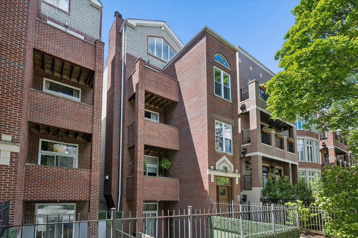 Lotzof Malk Residential - Jacqueline Lotzof and Stephanie Malk, Compass in Highland Park, IL (5)