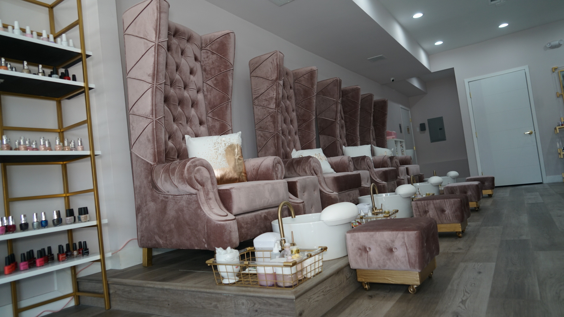 Queen B nail salon in Glendale, CA (2)