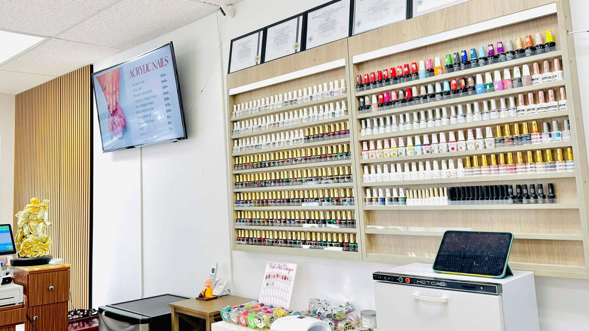 PRETTY NAILS & SPA in Germantown, WI (3)
