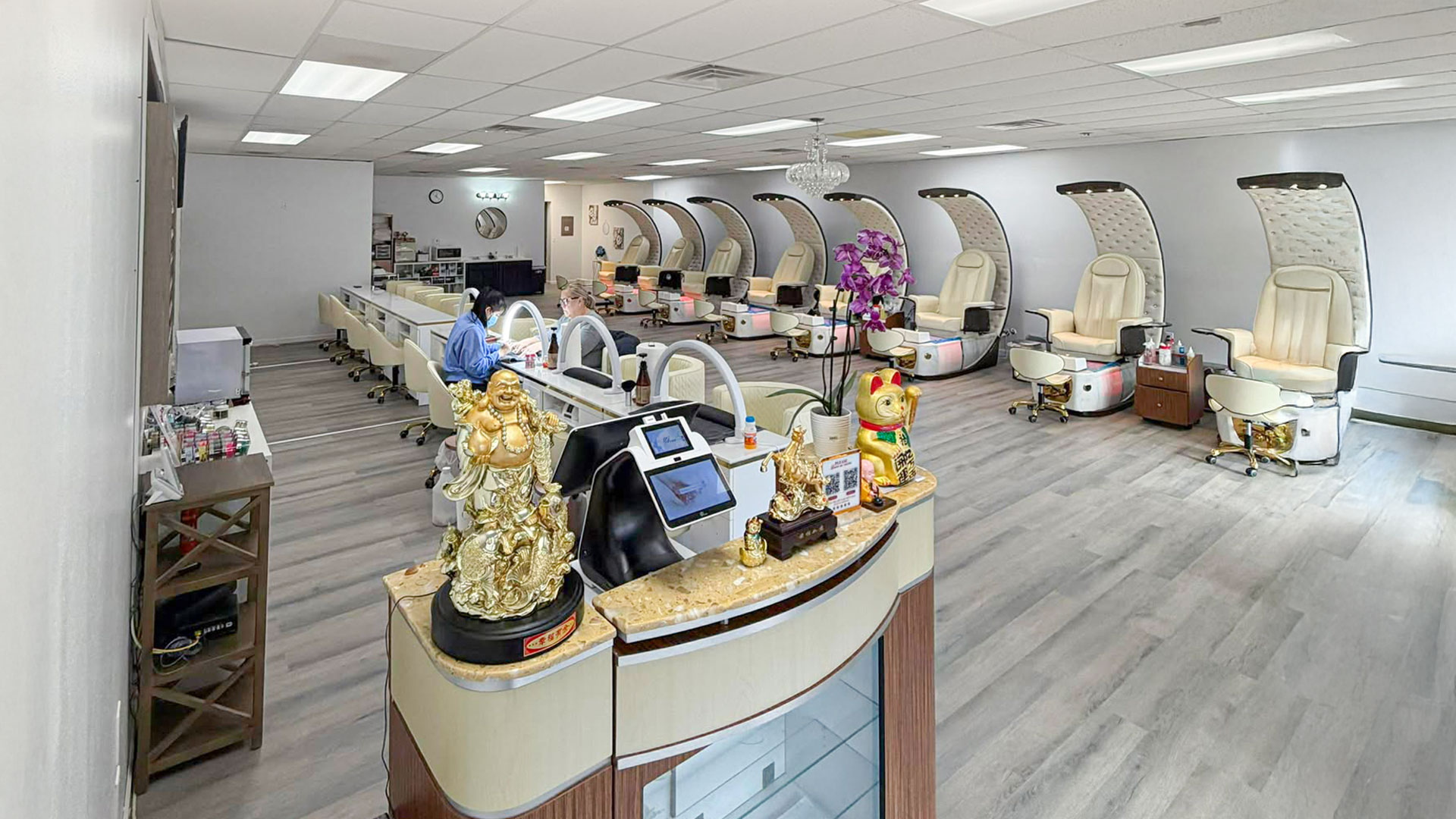 PRETTY NAILS & SPA in Germantown, WI (4)