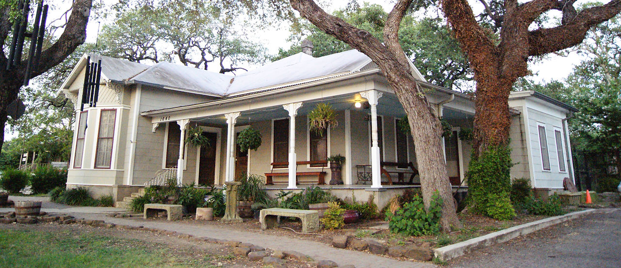 Black Swan Antiques in New Braunfels, TX