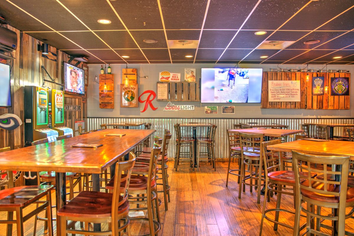 Stone Hut Bar & Grill in Walla Walla, WA