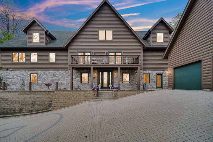Bonnie Hawksworth, REALTOR® – @properties Christie’s International Real Estate in Chesterton, IN (5)