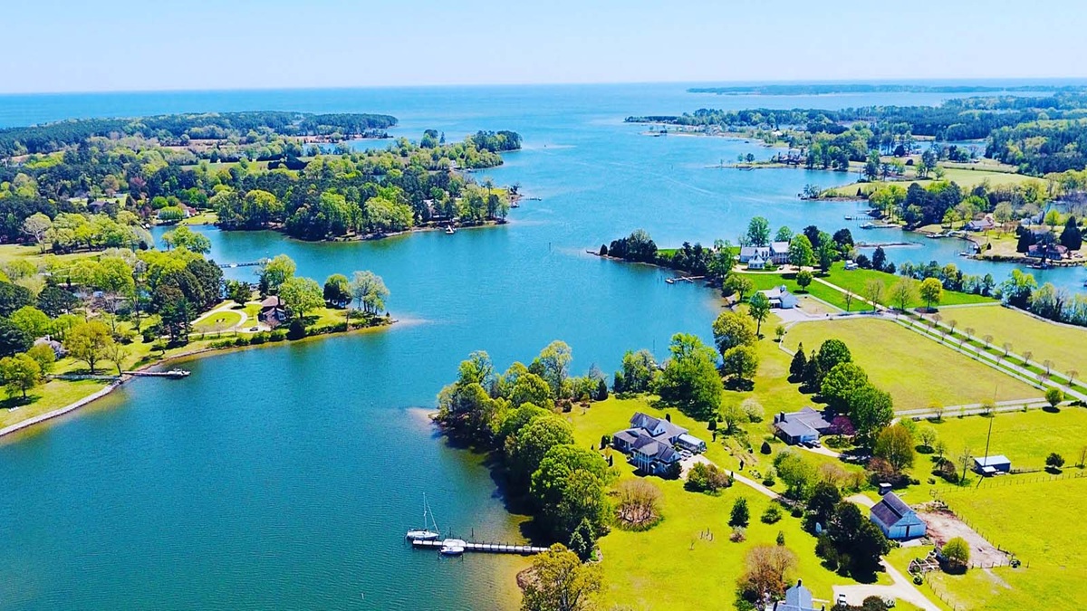 Real Estate In the Northern Neck: Alice Riviere in Kilmarnock, VA (3)