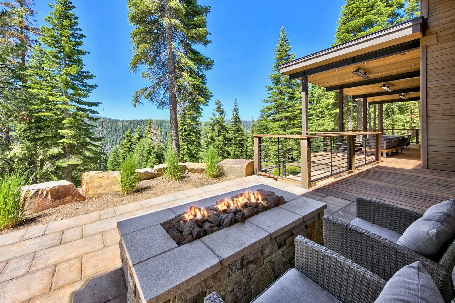 True North Tahoe | Megan Evans & Jessica Dunlap in Truckee, CA (2)
