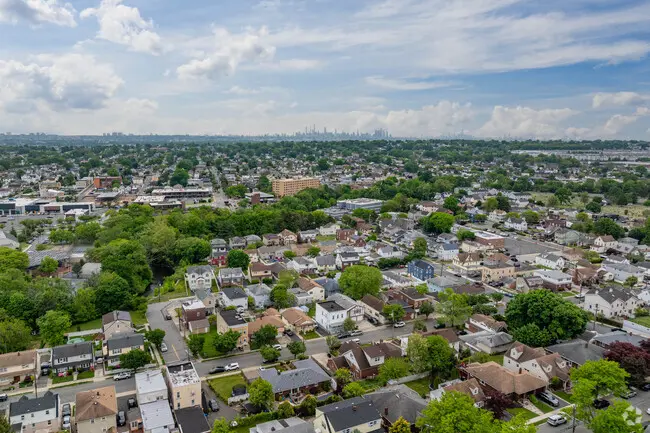 New Jersey Homes and Estates in Garfield, NJ (5)