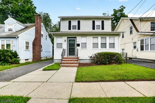 Cynthia Lubin, Broker Sales Associate powered by Compass Real Estate in Montclair, NJ (4)