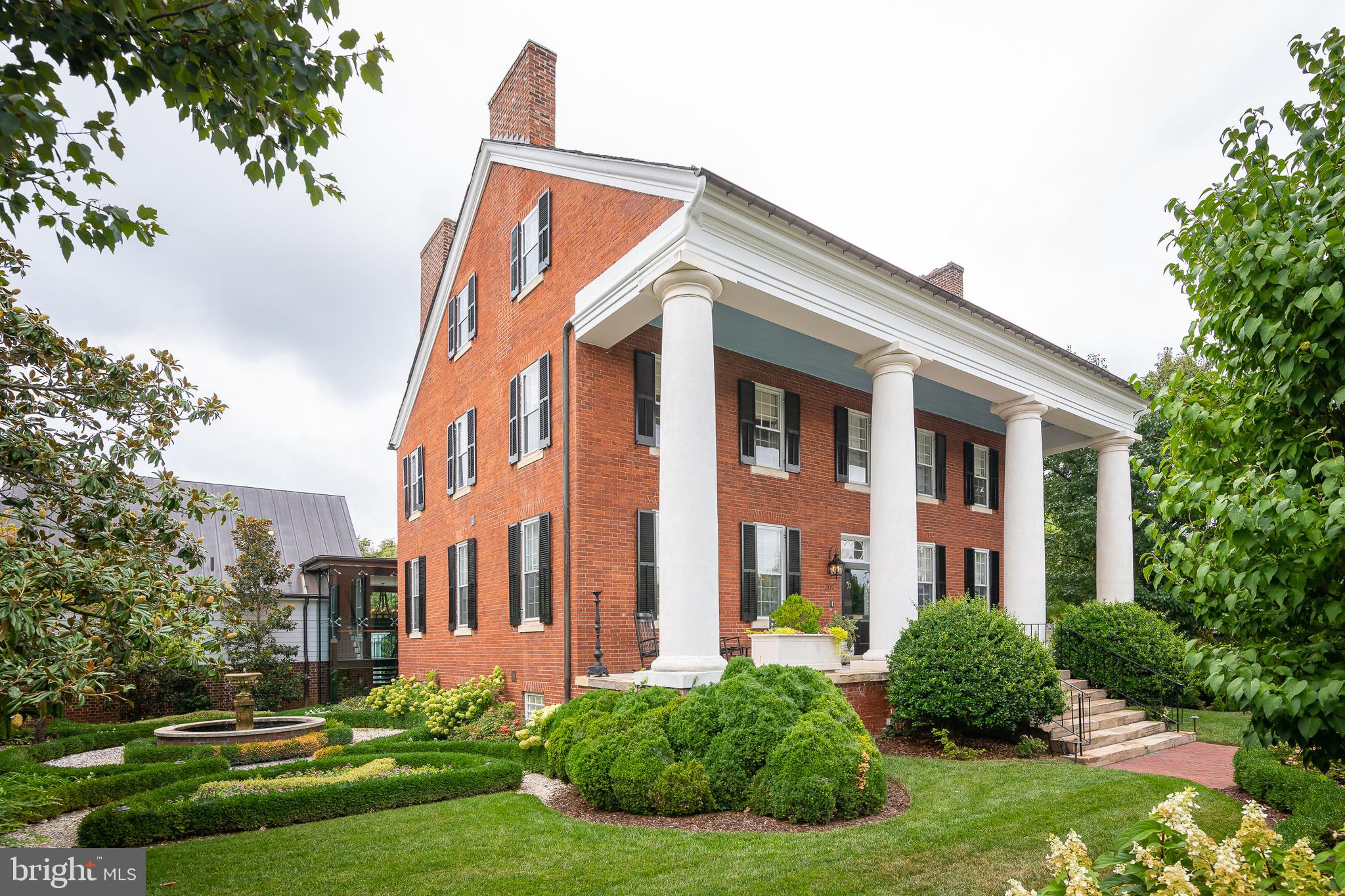 Rachel Flynn Real Estate in Fredericksburg, VA (2)