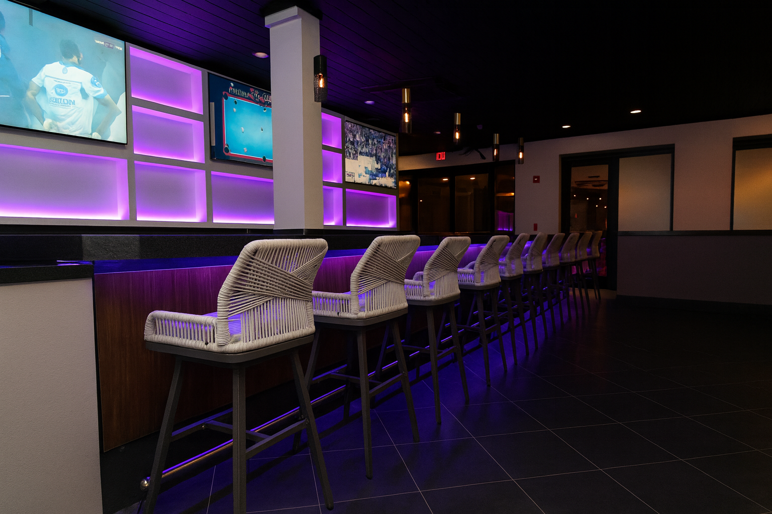 Di Edge Waterfront Bar & Kitchen in Freeport, NY