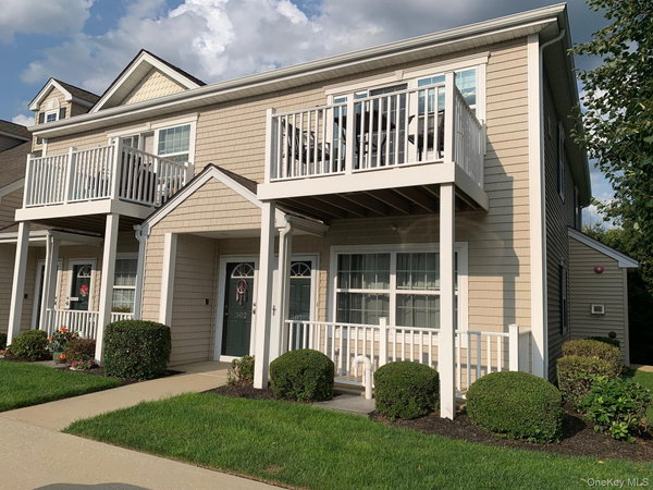 JoniRose Jankie - Realtor in Valley Stream, NY (3)