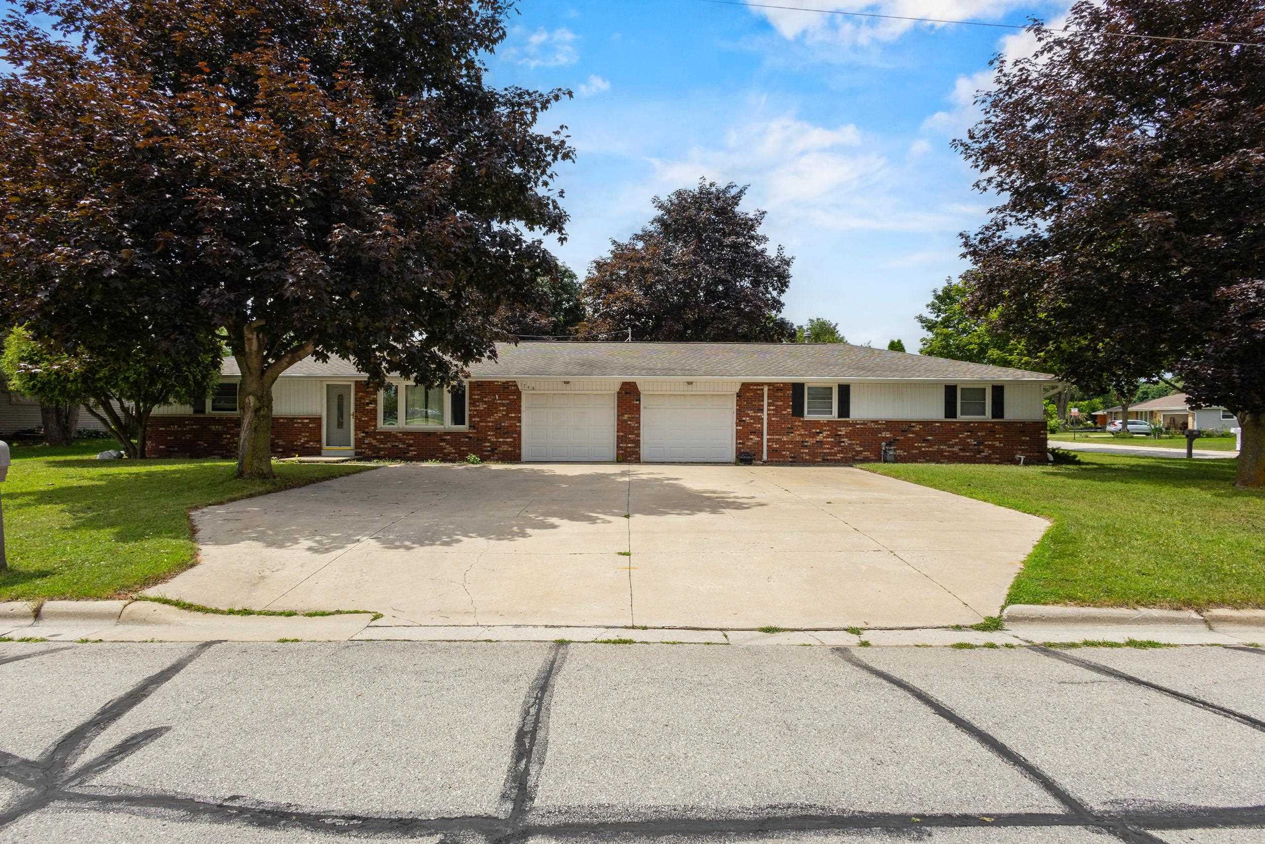 Amanda Bogenschutz, REMAX 24/7 Real Estate in Appleton, WI (2)