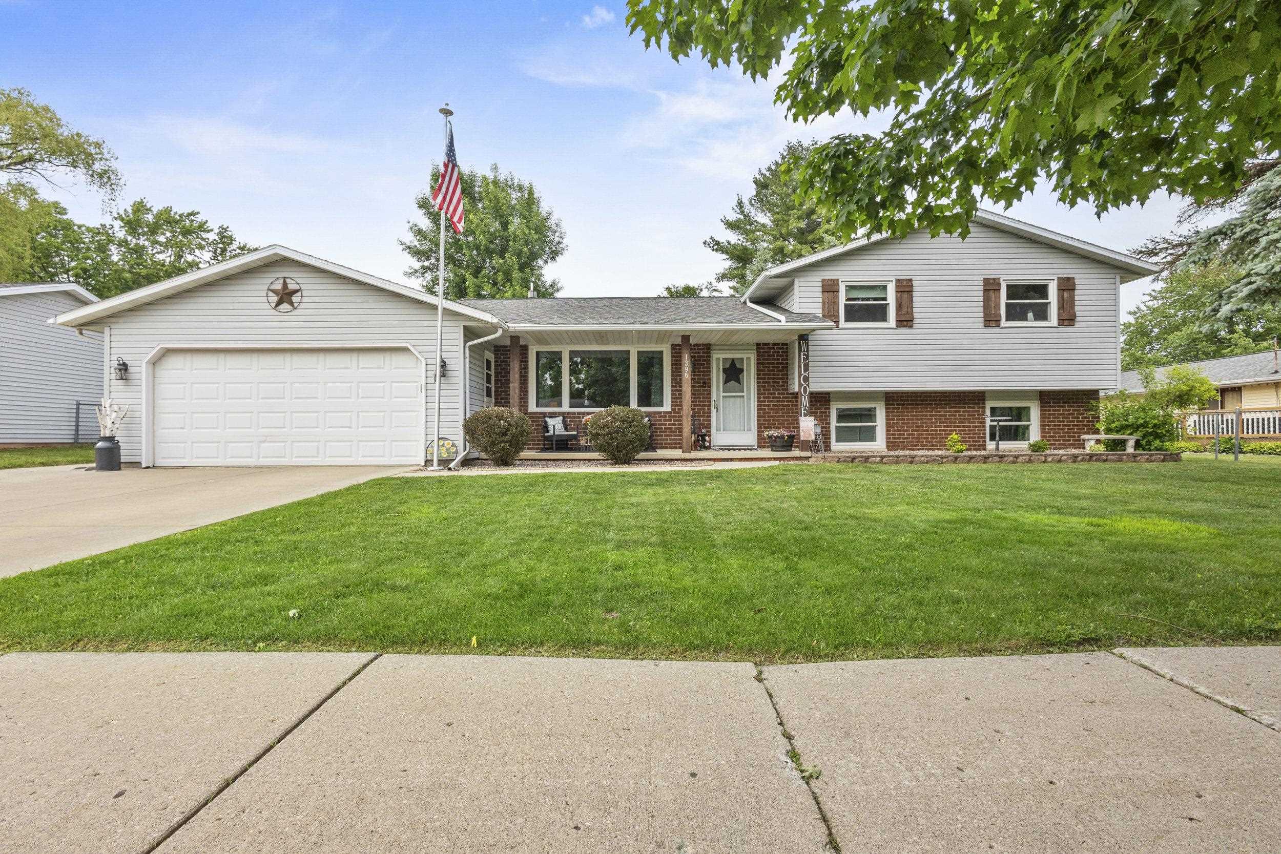 Amanda Bogenschutz, REMAX 24/7 Real Estate in Appleton, WI (3)