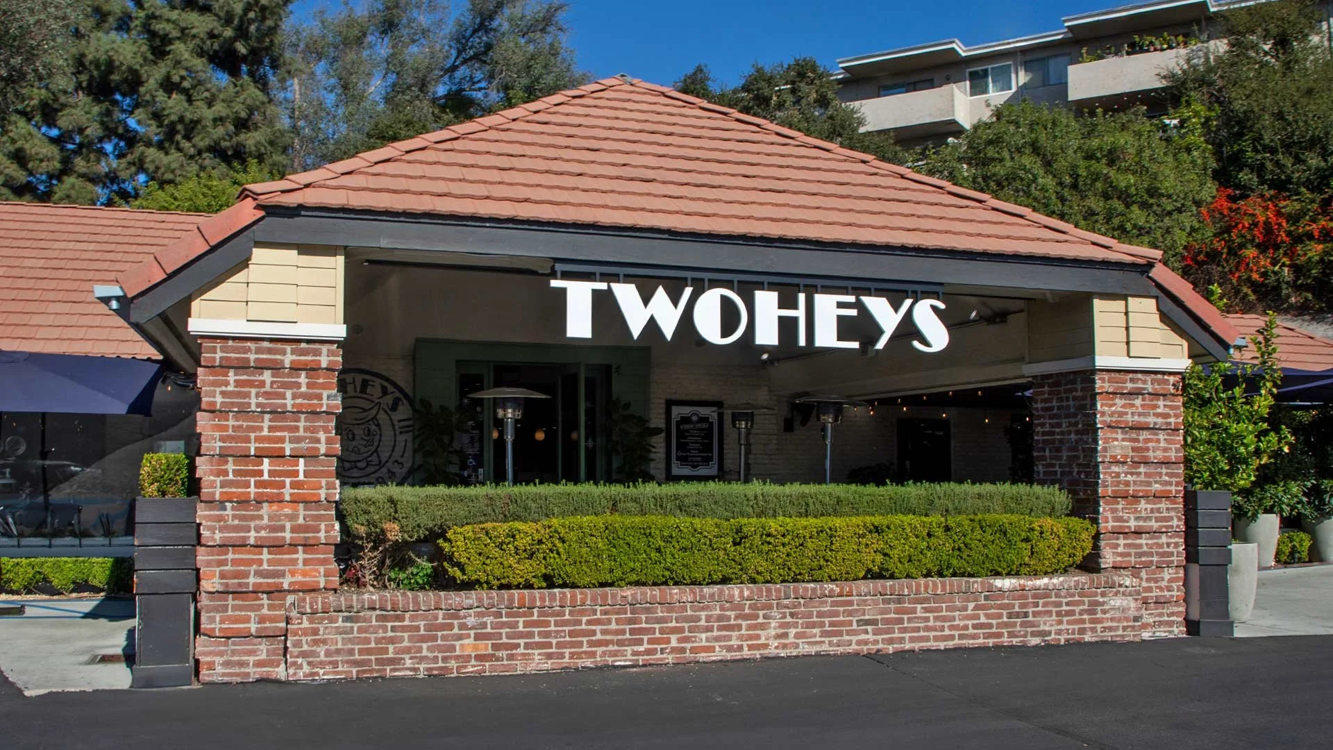 Twohey's Restaurant in South Pasadena, CA (3)