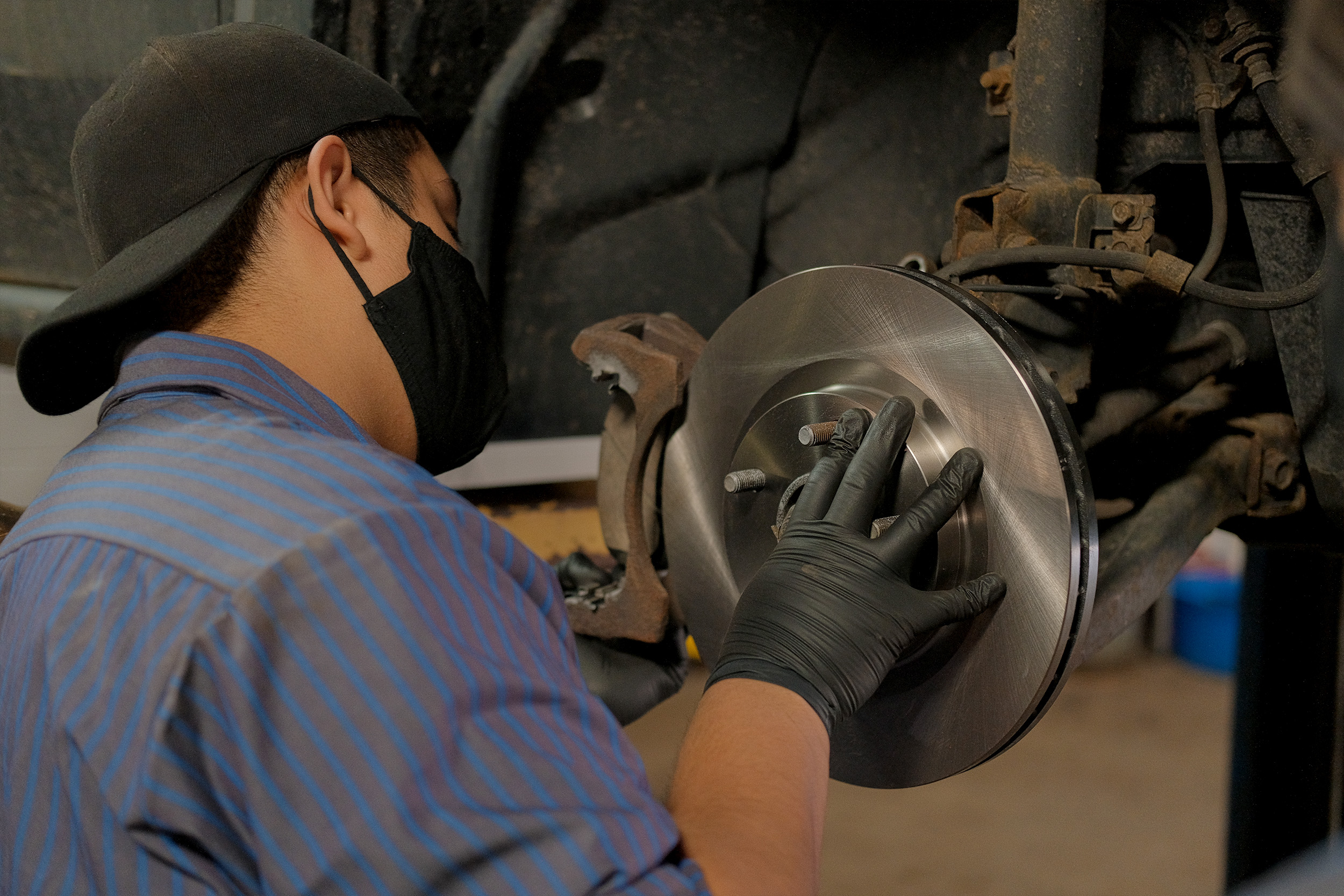 Oguis Auto Repair in Milwaukee, WI (3)