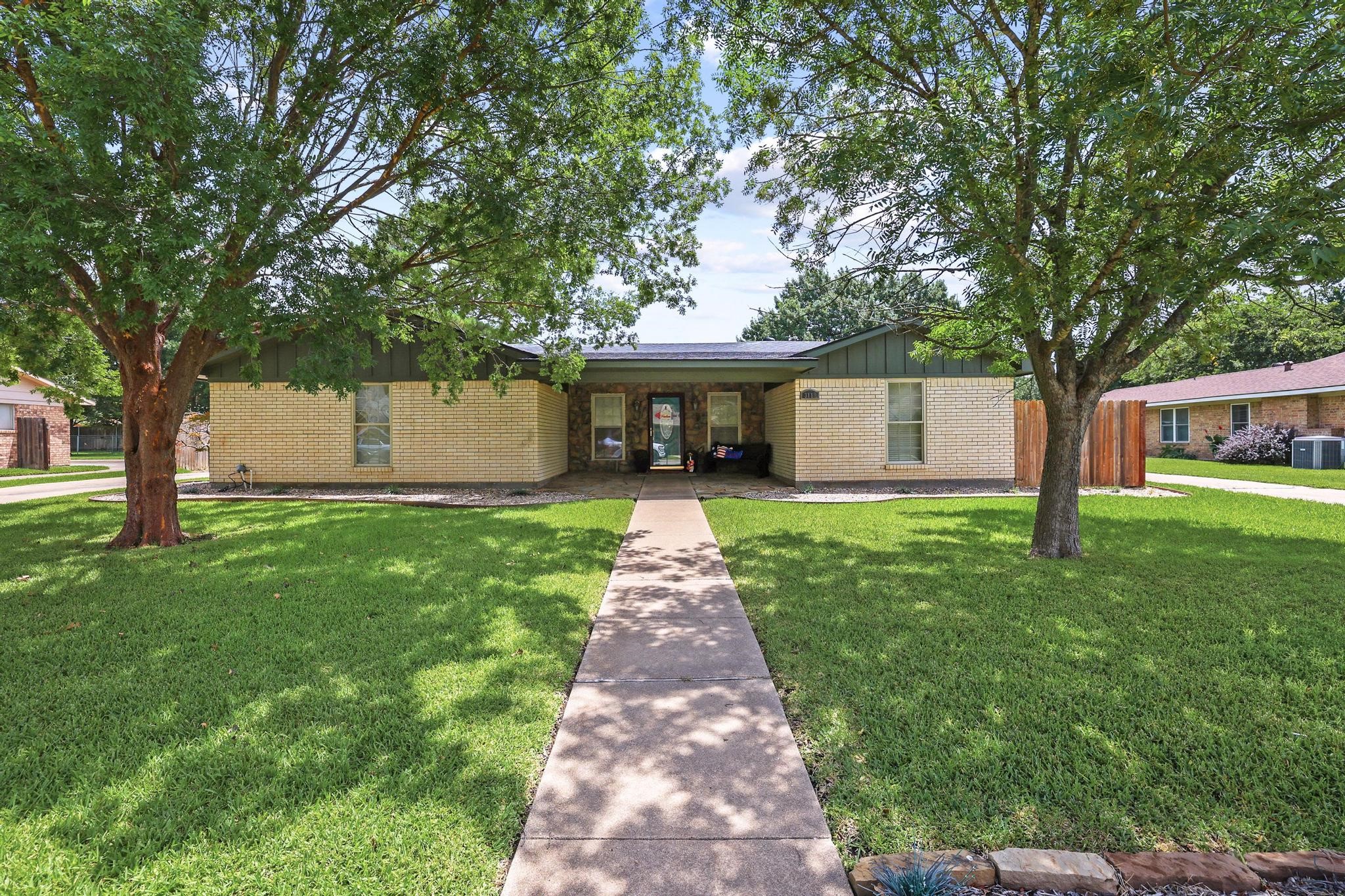 Texas Life Real Estate in Whitewright, TX (2)