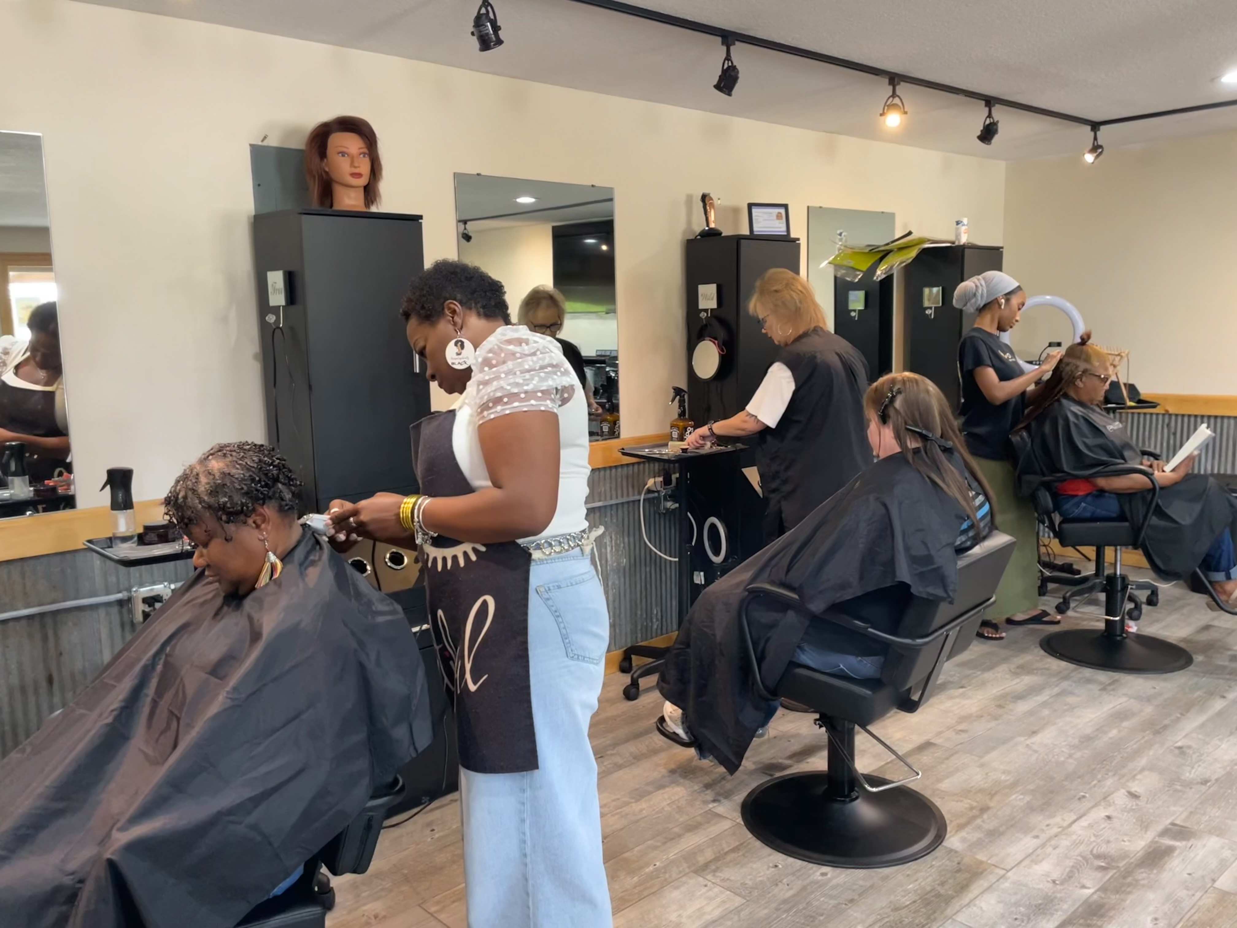 Salon 413 in Roebuck, SC (2)