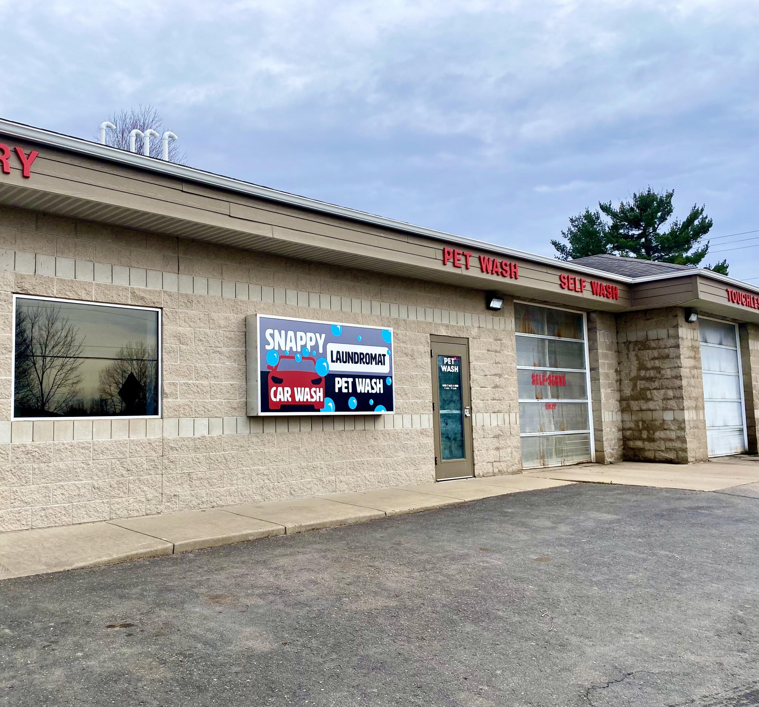 Snappy Car Wash LLC in Ladysmith, WI
