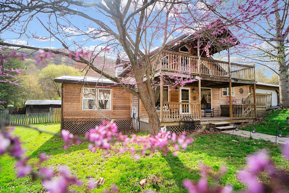 Trish Hoover, Realtor in Lewisburg, WV