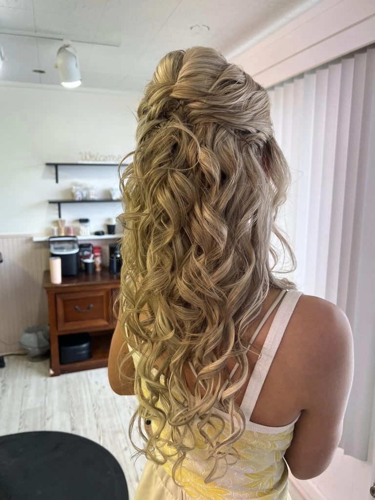Shop Around the Corner - A Family Salon in Fortuna, CA (4)