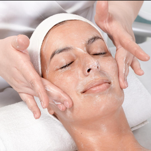 Champagne Beauty Parlor in Akron, OH (4)