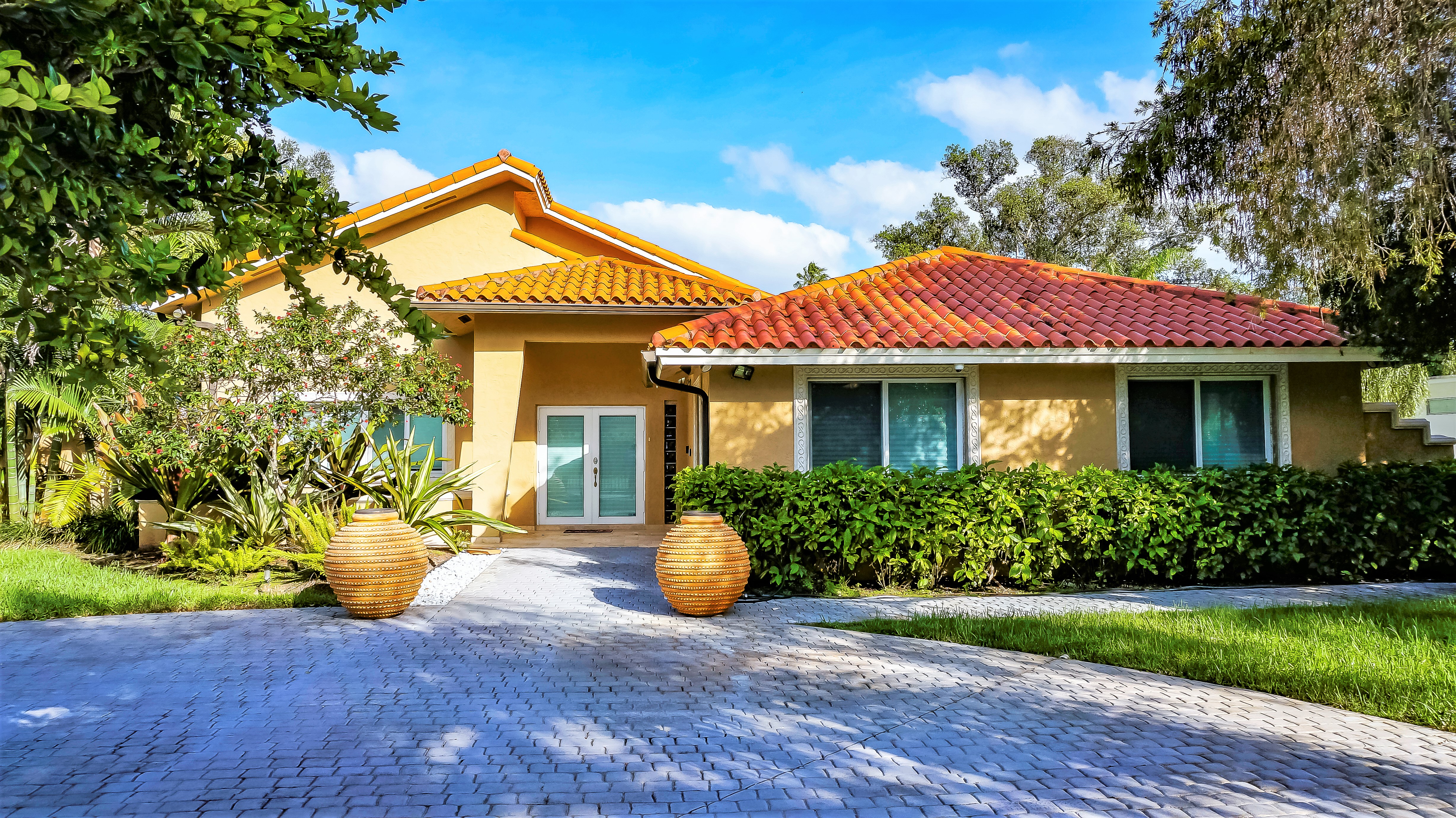 Lesli Burkhead in Homestead, FL (5)