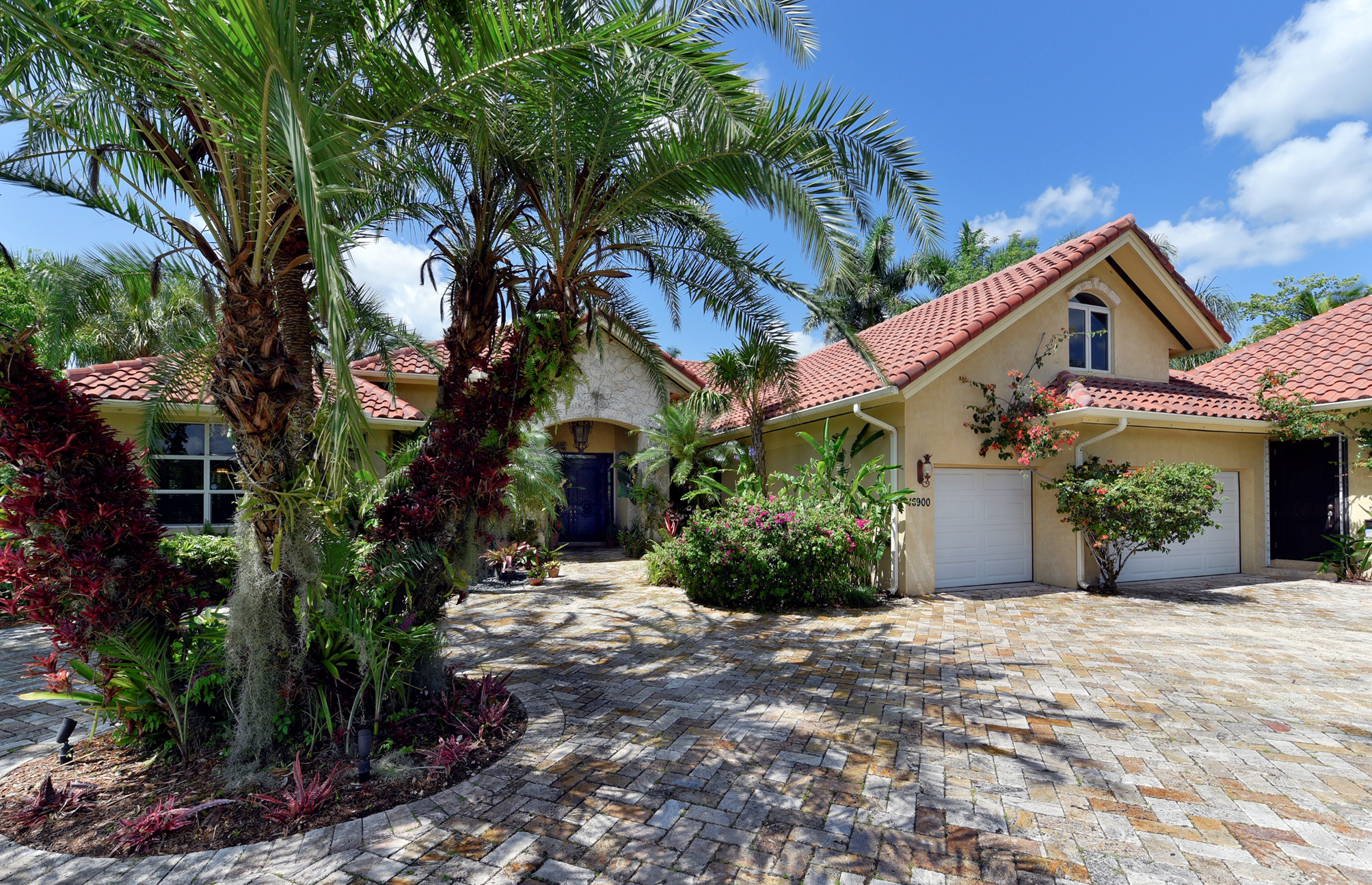 Lesli Burkhead in Homestead, FL (6)